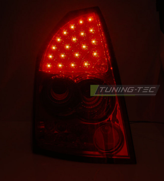 Zadní světla LED Chrysler 300C sedan 05-08 červená/kouřová